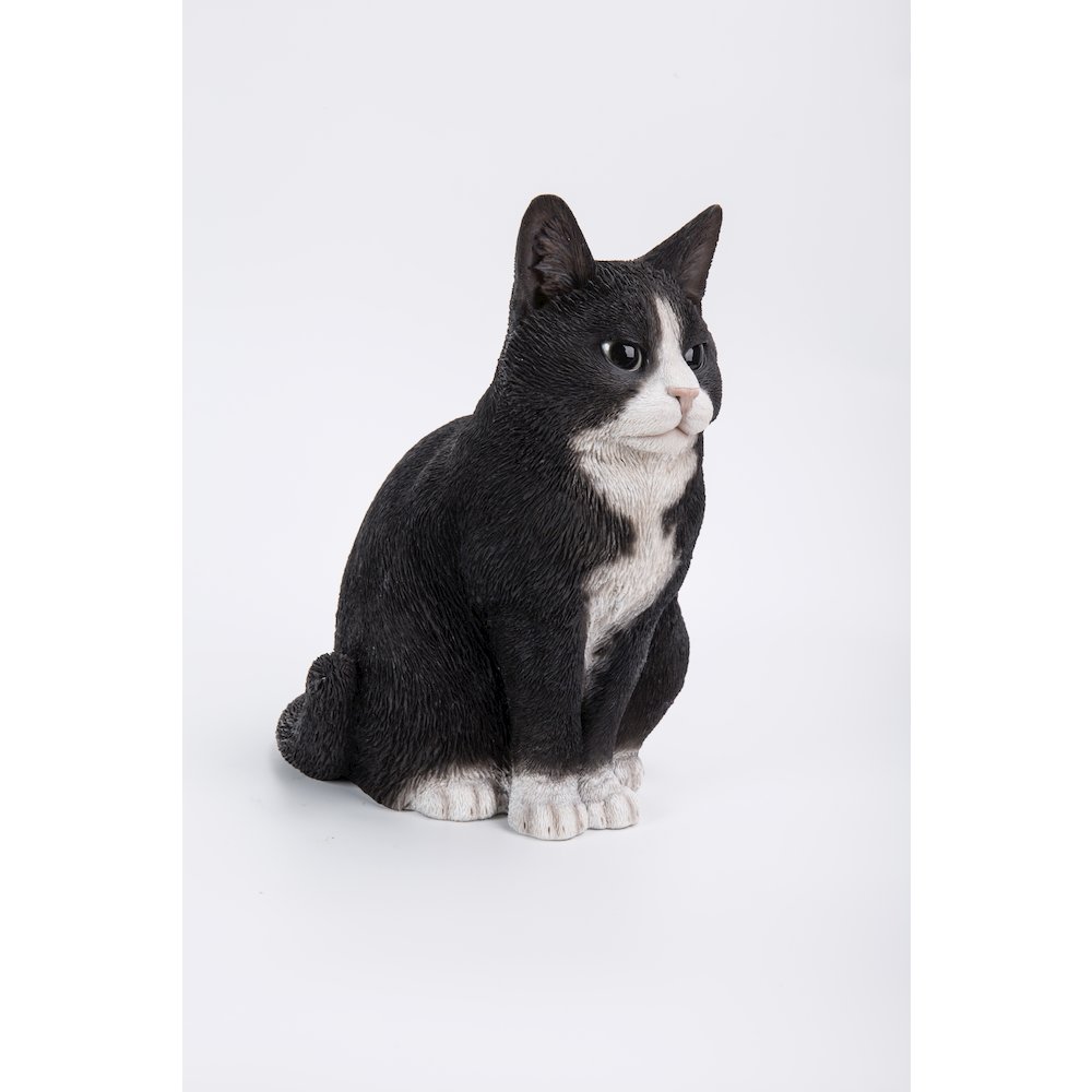 Sitting Cat Statue. Picture 1