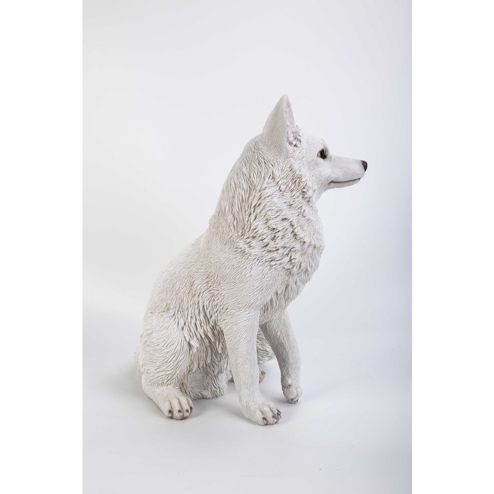 Snow Fox Statue. Picture 1