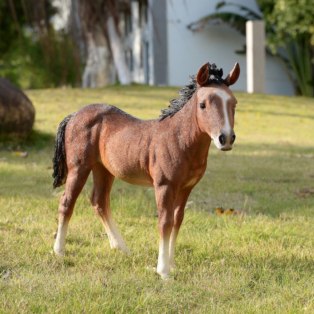 Standing Horse (Hi-Line Exclusive). Picture 2