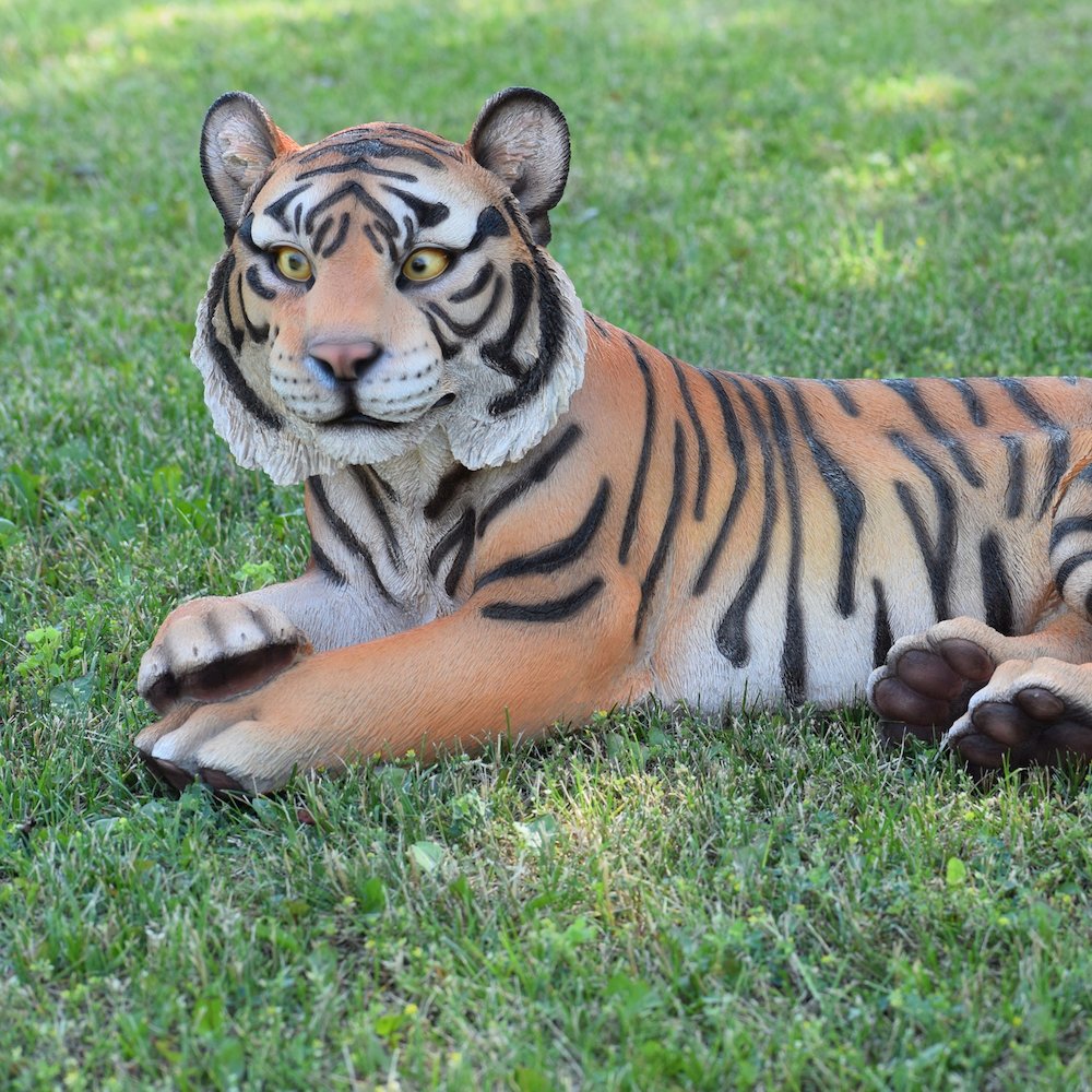 Tiger Laying Down Statue. Picture 6