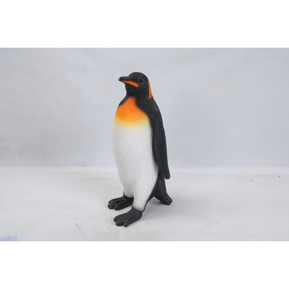 Small Penguin Statue. Picture 4