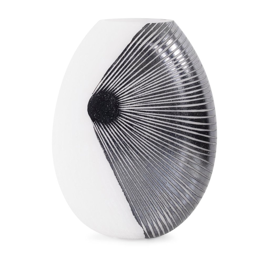 Oxman Hypnotic Short Glass Vase. Picture 1