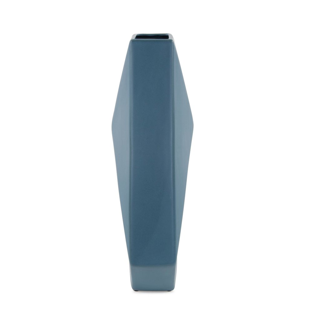 Brassa vessel- Tall. Picture 3