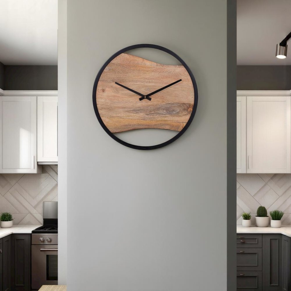 Live Edge Round Clock. Picture 9