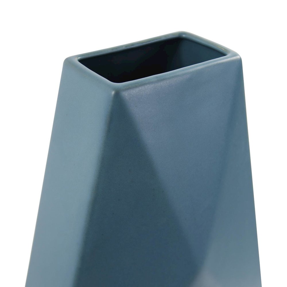 Brassa vessel- Tall. Picture 4