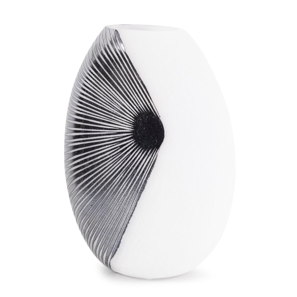 Oxman Hypnotic Short Glass Vase. Picture 7