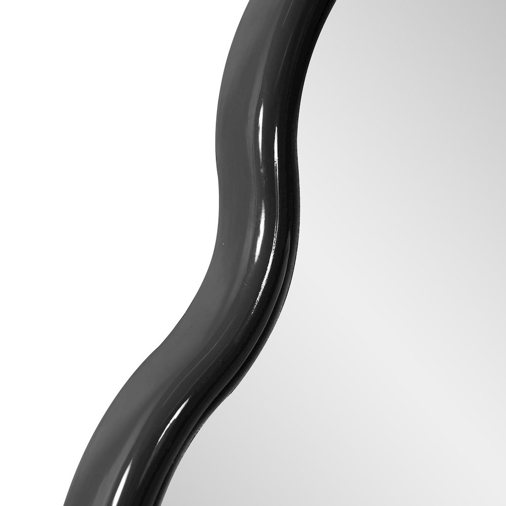Kushi Round Scalloped Edge Mirror in Glossy Black. Picture 3