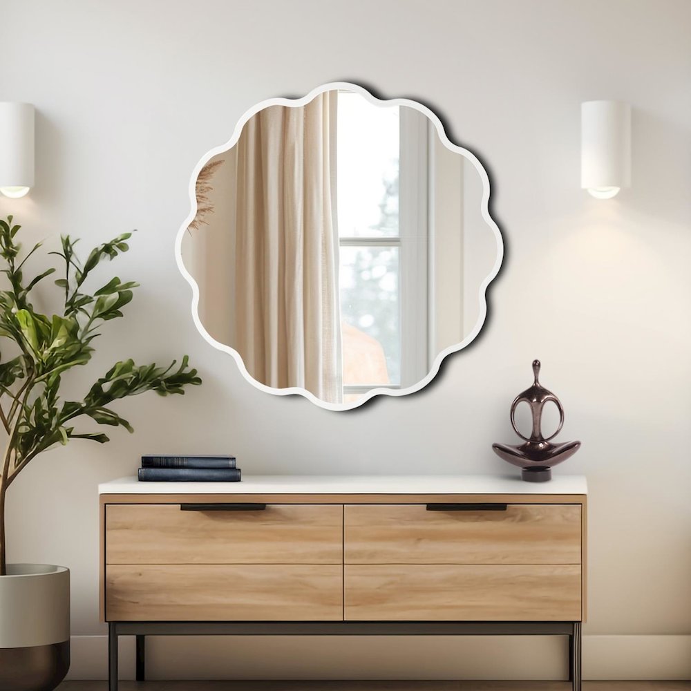 Kushi Round Scalloped Edge Mirror in Glossy White. Picture 9