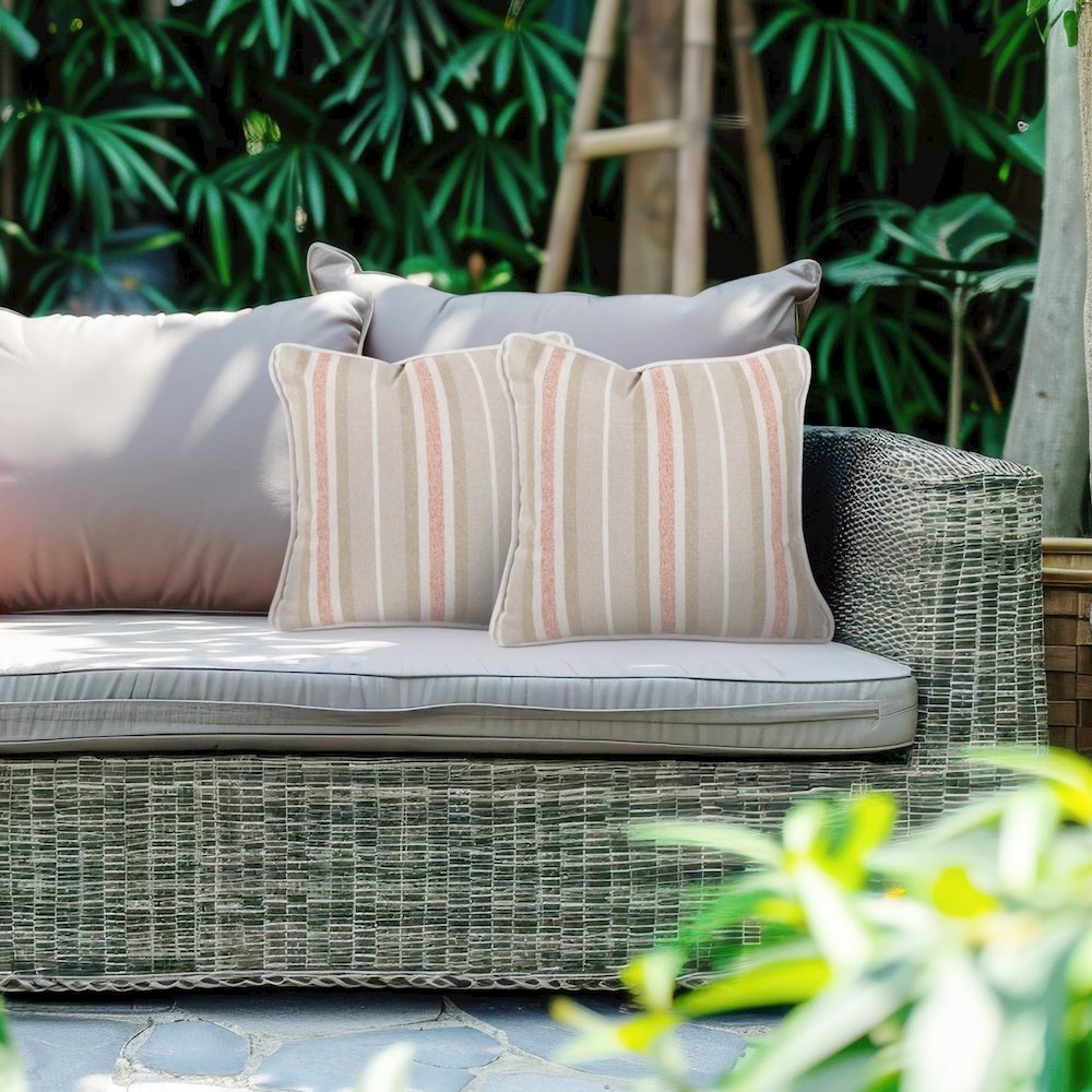 Indoor/Outdoor Pillow 24 x 24 Dune Terra. Picture 9