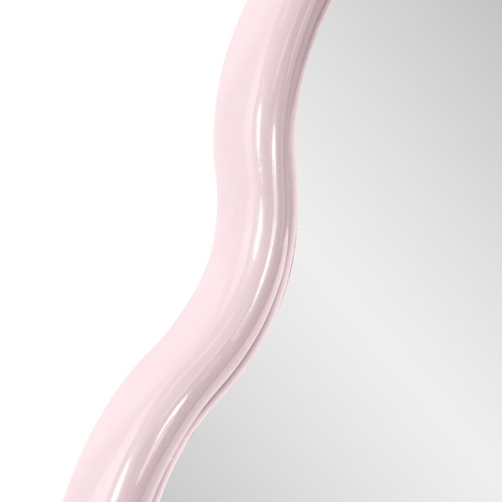 Kushi Round Scalloped Edge Mirror in Glossy Lilac. Picture 4