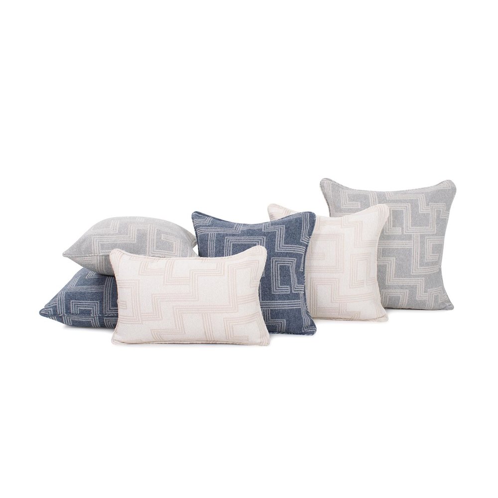 Indoor/Outdoor Pillow 24 x 24 Syros Denim. Picture 7