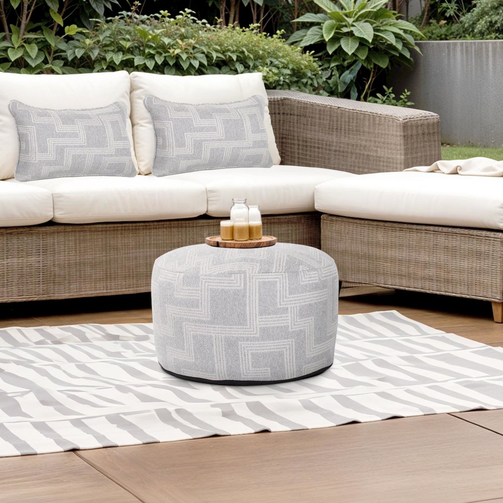 Short Indoor/Outdoor Pouf Syros Fog. Picture 8