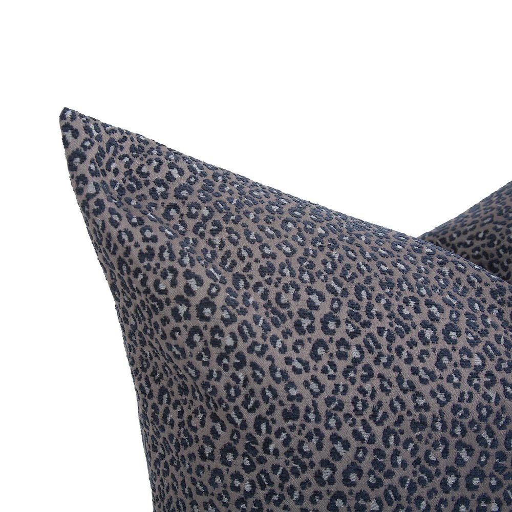 24 x 24 Pillow  Lynx Indigo - Down Insert. Picture 4