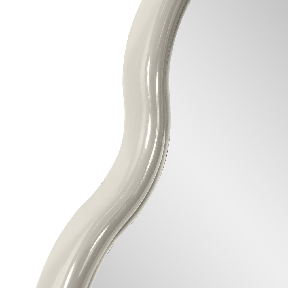 Kushi Round Scalloped Edge Mirror in Glossy Nickle. Picture 3