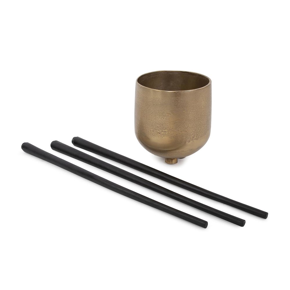 Finn Tripod Planter- Small. Picture 6