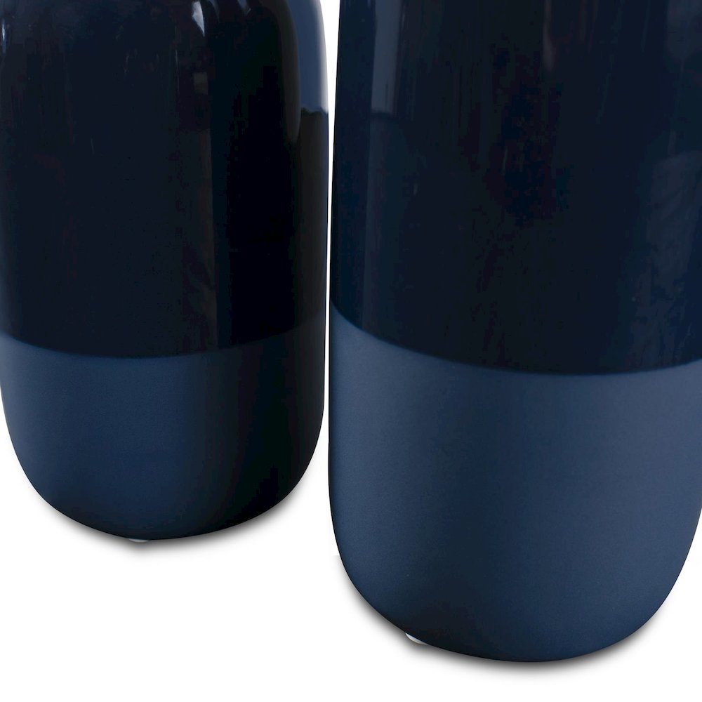 Delft Blue Vase Set of 2. Picture 5