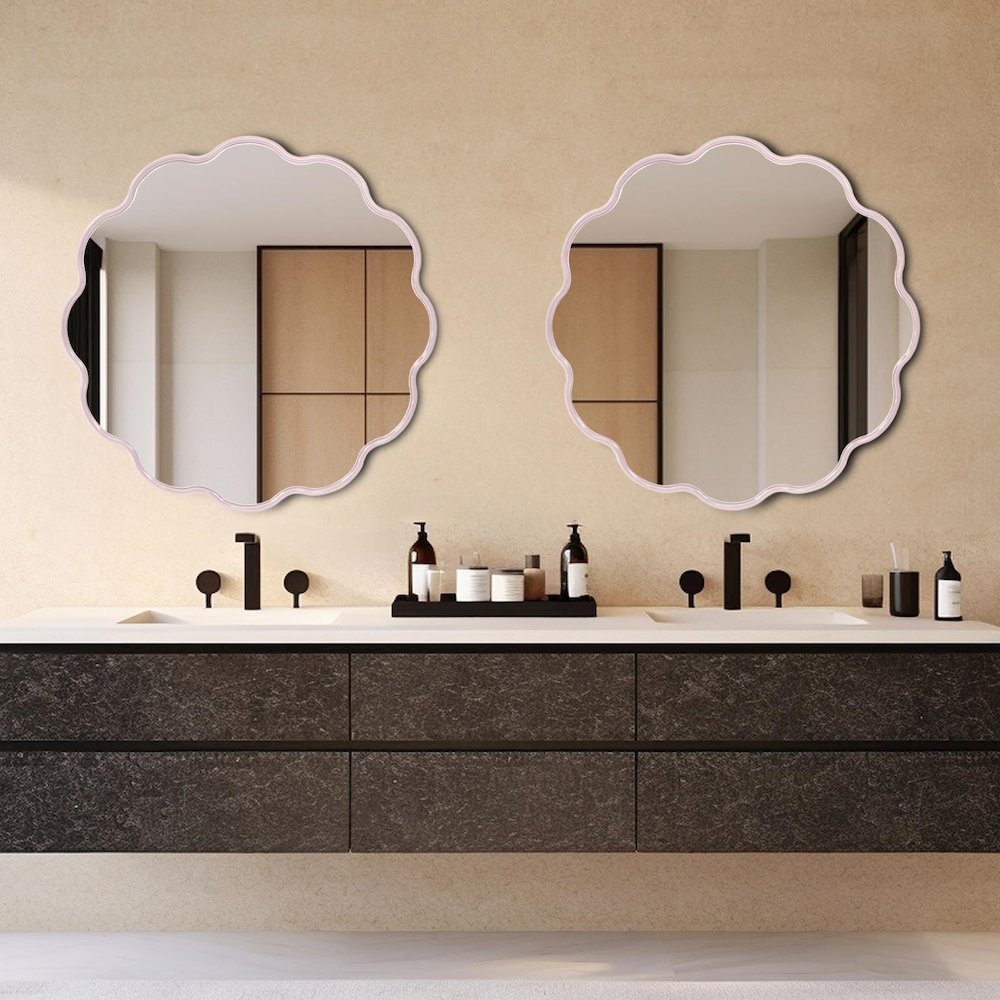 Kushi Round Scalloped Edge Mirror in Glossy Lilac. Picture 7