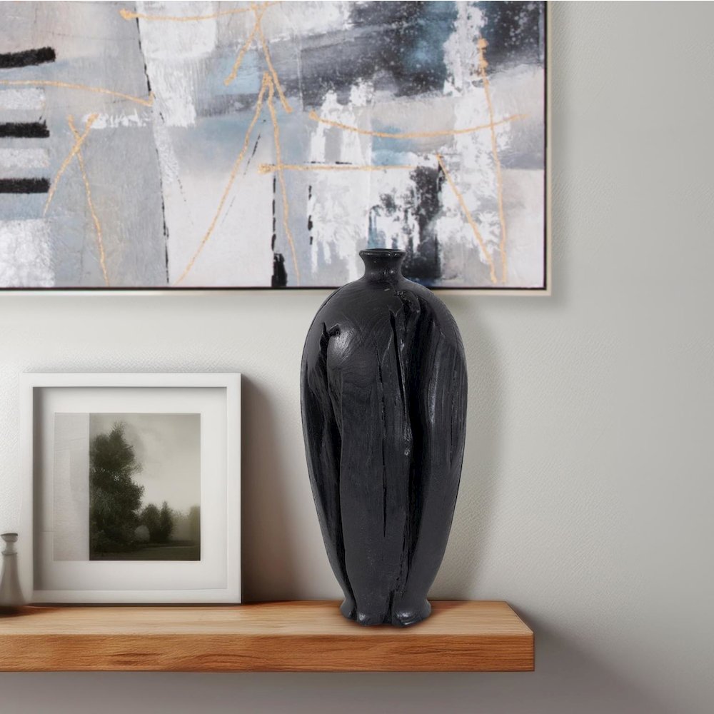 Haru Tall Vase in Black. Picture 9