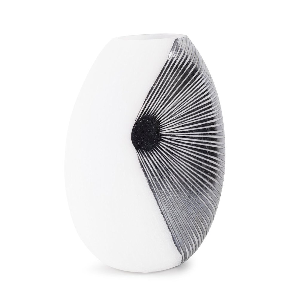 Oxman Hypnotic Short Glass Vase. Picture 3