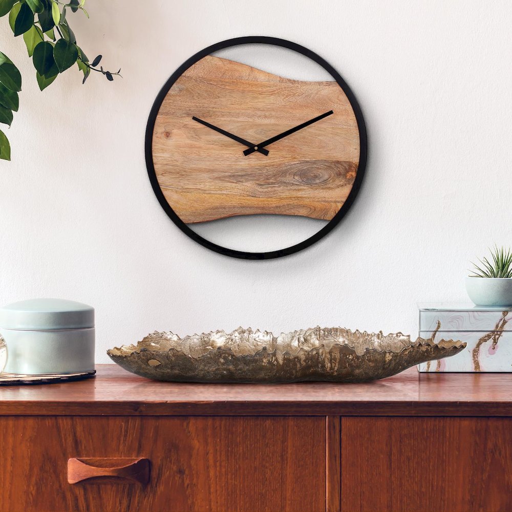 Live Edge Round Clock. Picture 8
