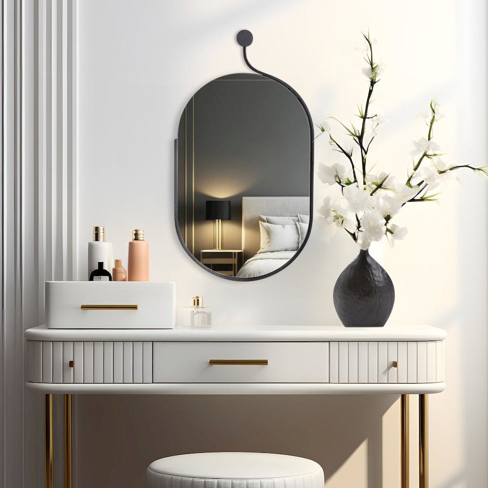 Hudson Rectangular Metal Mirror. Picture 2