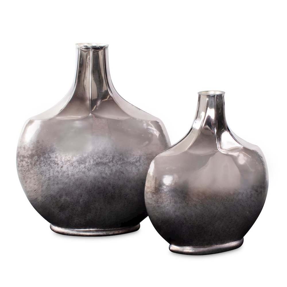 Advik Polished Silver Vase- Short. Picture 7