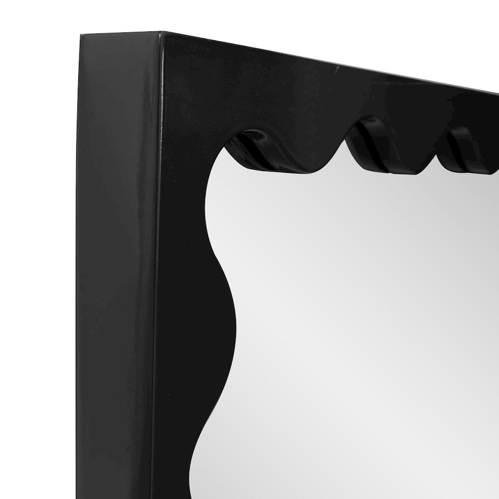 Santosh Rectangular Mirror with Inner Scalloped Edge in Glossy Black. Picture 2