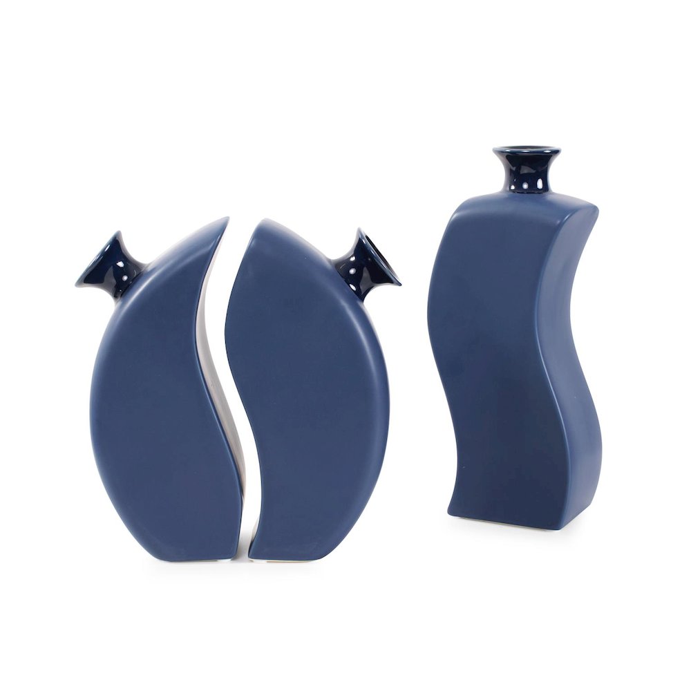 Delft Blue 3 Piece Floral Vase. Picture 4