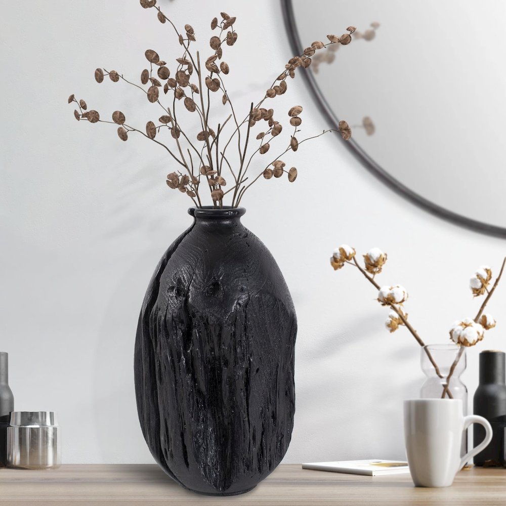 Haru Short Vase in Black. Picture 8