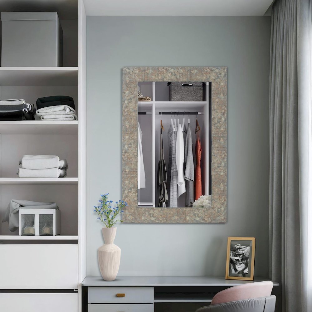 Off Grid Vanity Mirror - Grreen. Picture 9