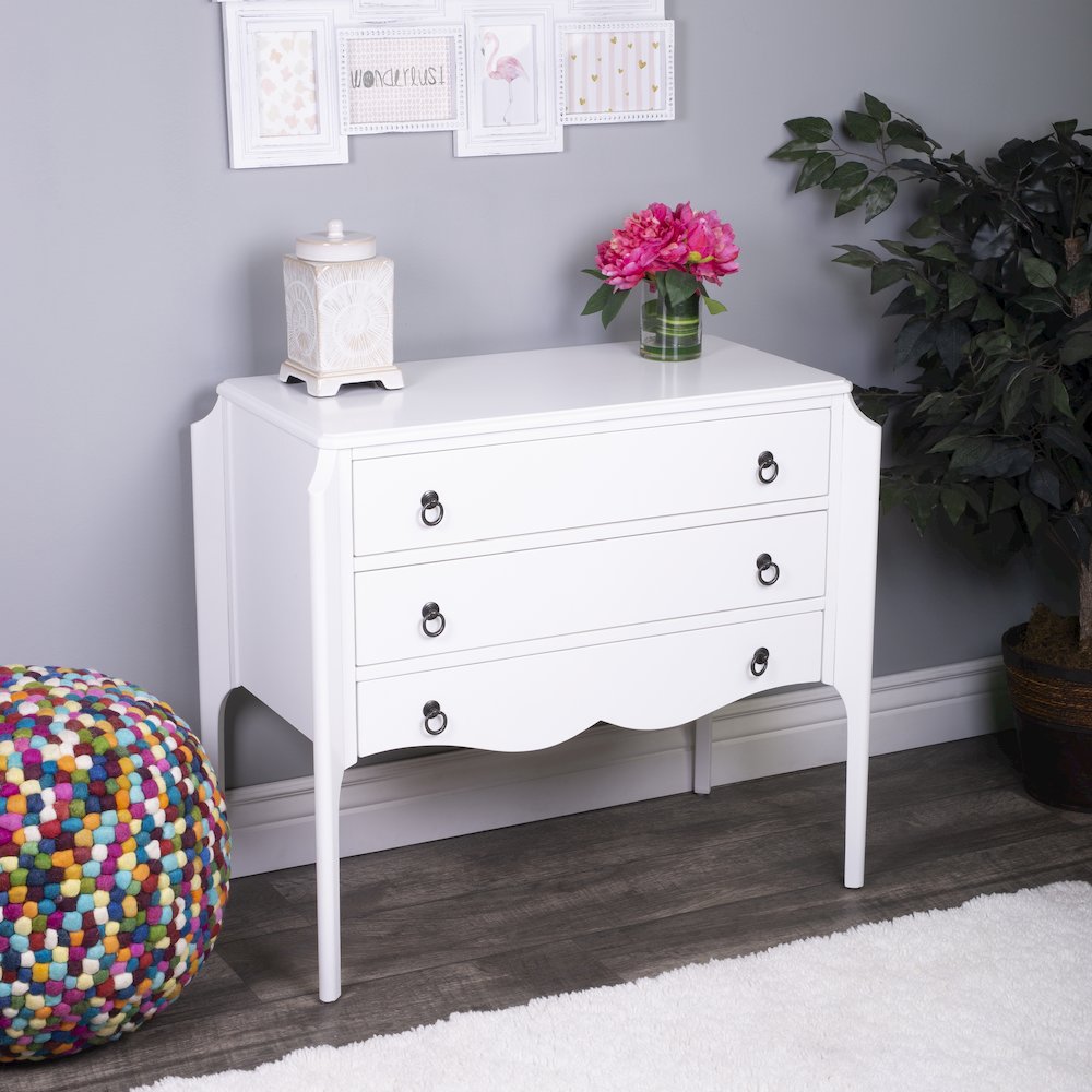 Wilshire Accent Chest, White. Picture 2