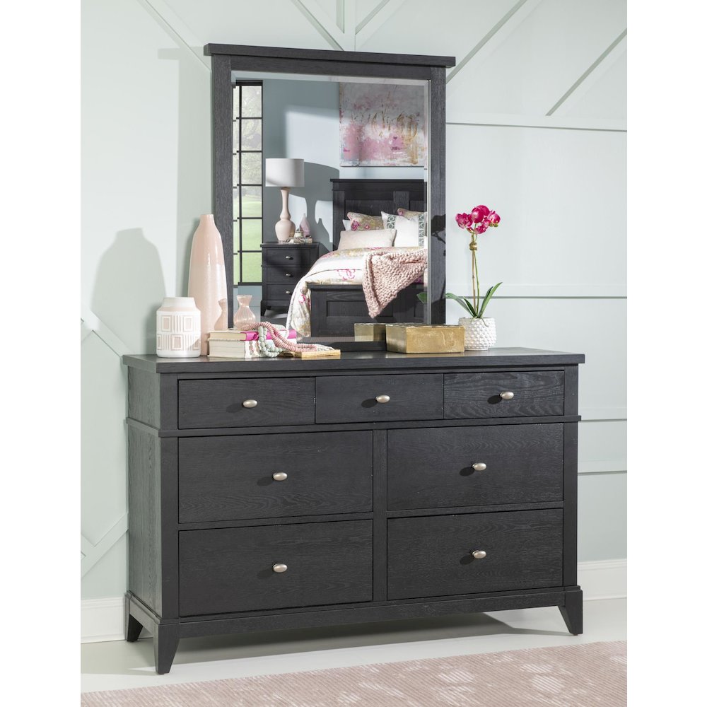 Today's Traditions Dresser (7 Drawers). Picture 3