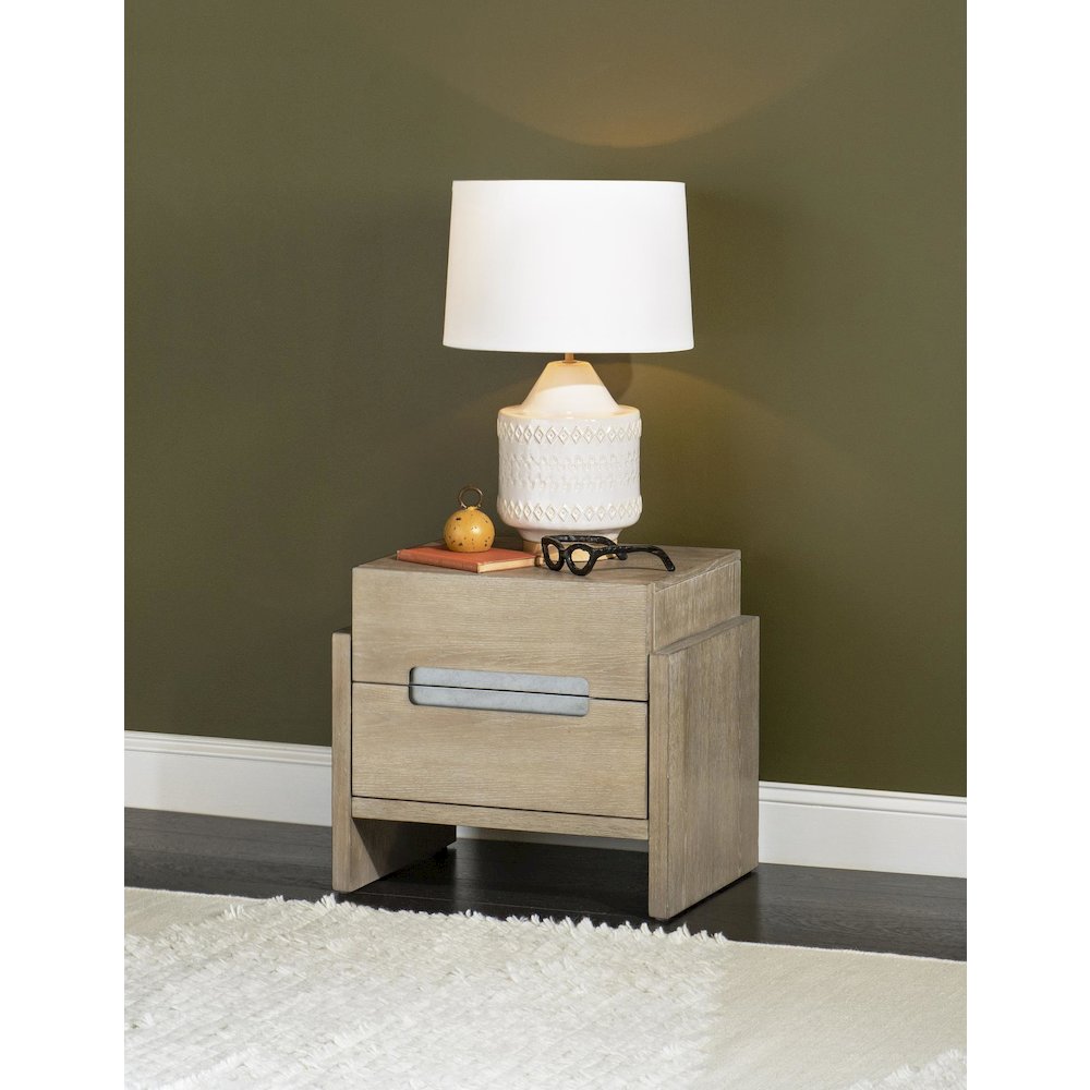District Nightstand (2 Drawers, USB Kit). Picture 4