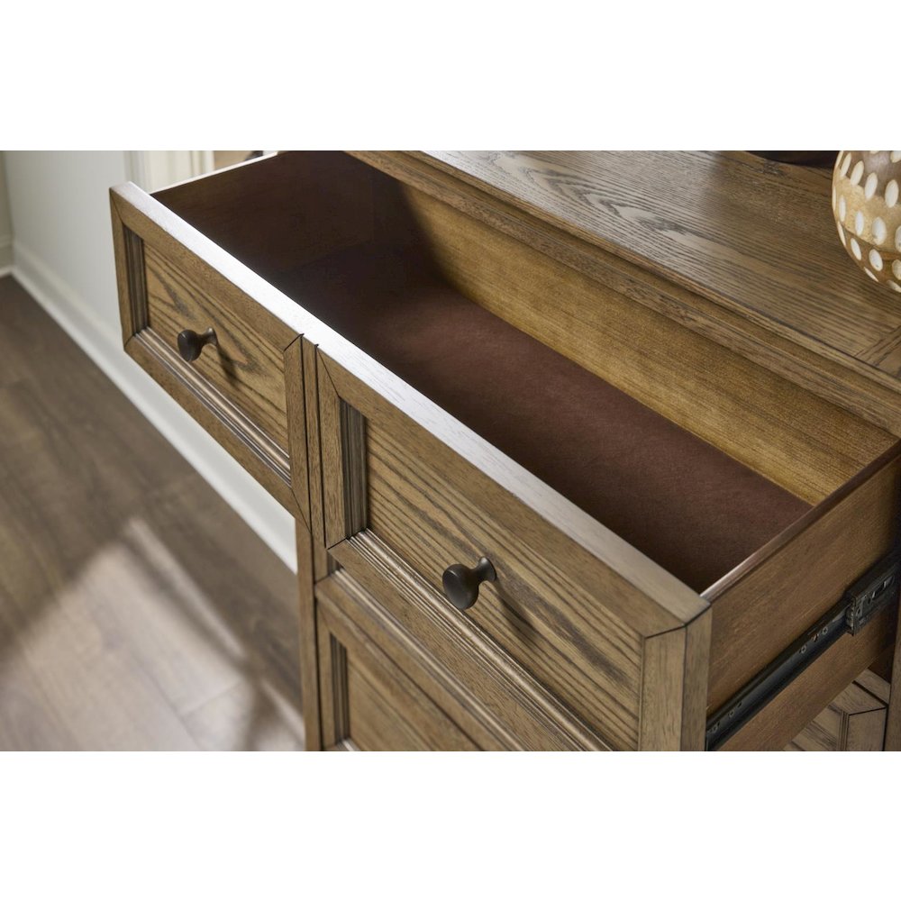 Beacon Hill Dresser (7 Drawers, RSF Jewelry Tray In Top Drawer, ). Picture 5