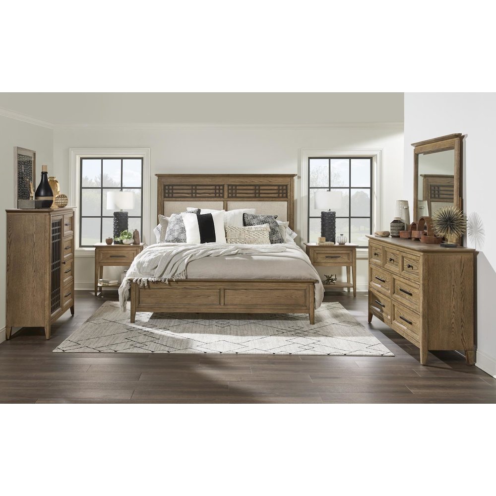 Beacon Hill Door Chest/Bureau (1 Door, 3 Shelves, 4 Drawers). Picture 6
