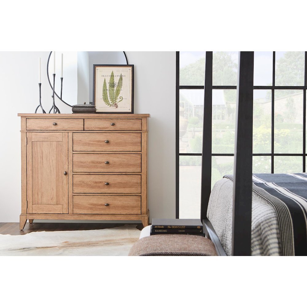 Bureau (6 drawers, 1 door, felt lined top drawers, cedar lined bottom drawer). Picture 4