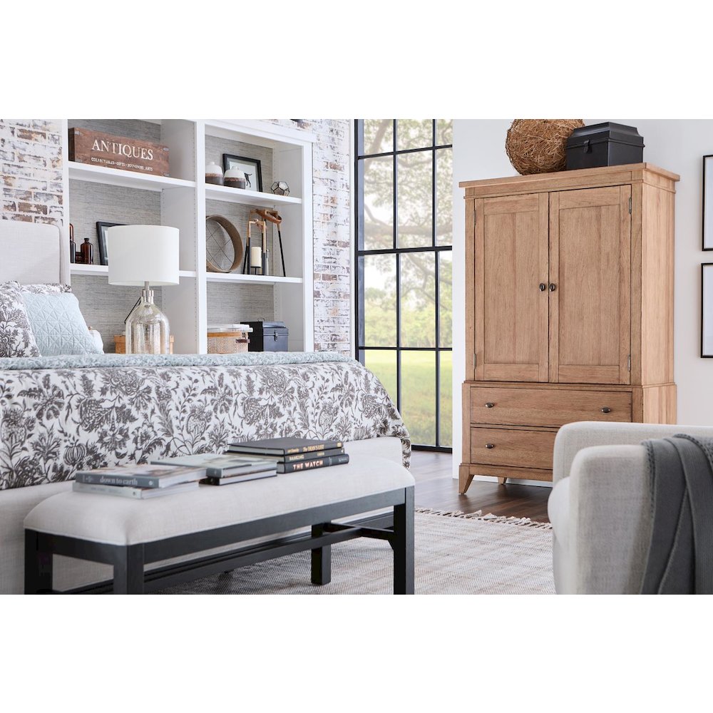 Armoire (2 doors, 2 adj shelves, 1 clothing rod, cedar lined bottom drawer). Picture 4