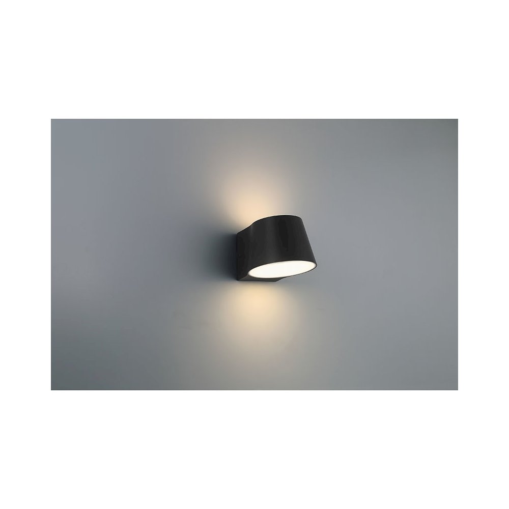 Bi-Directional Outdoor LED Wall Mount. Picture 6