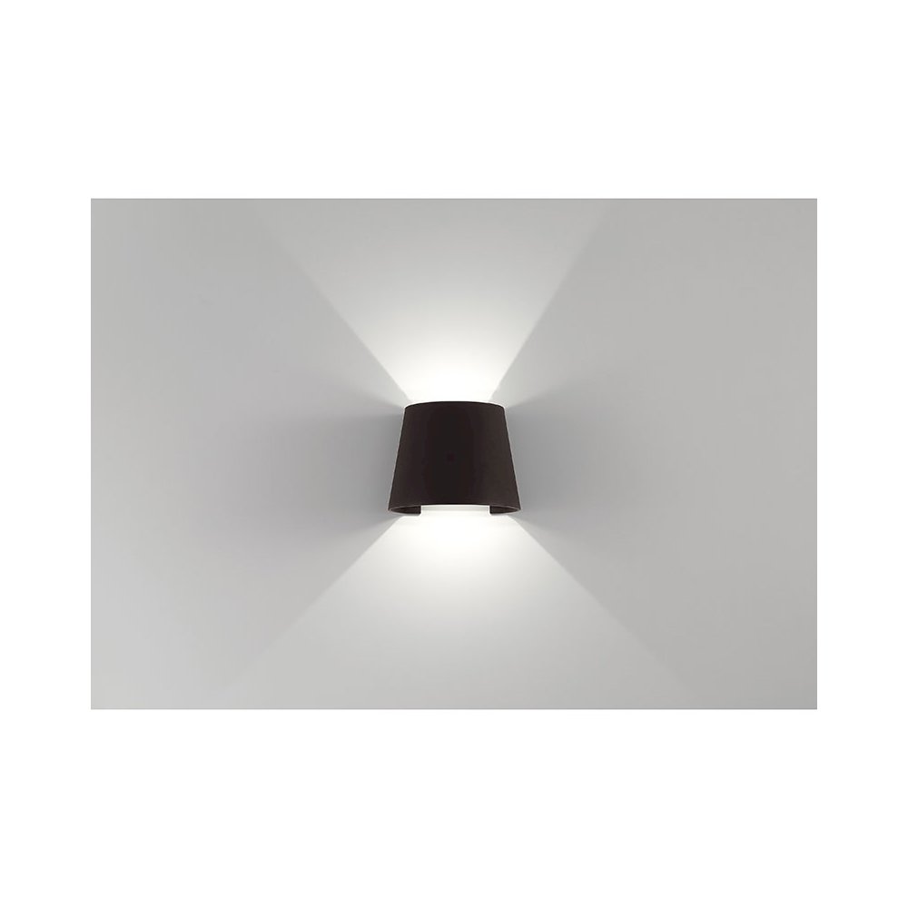 Bi-Directional Outdoor LED Wall Mount. Picture 6