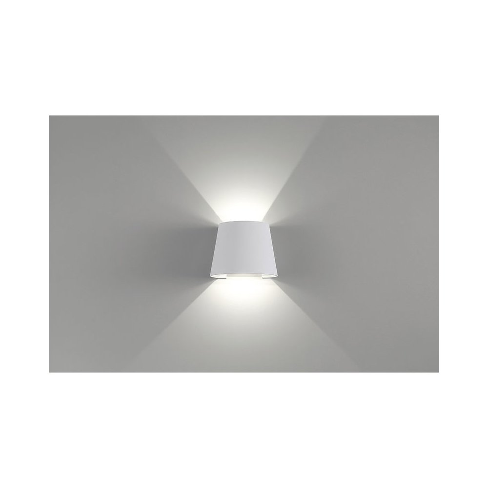 Bi-Directional Outdoor LED Wall Mount. Picture 6