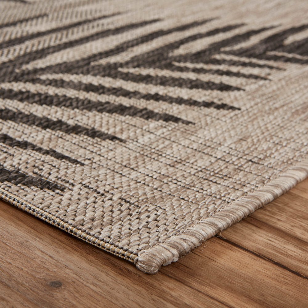 Captiva Durable Performance Area Rug Outdoor in Black/Beige, 7'9" x 9'5". Picture 3