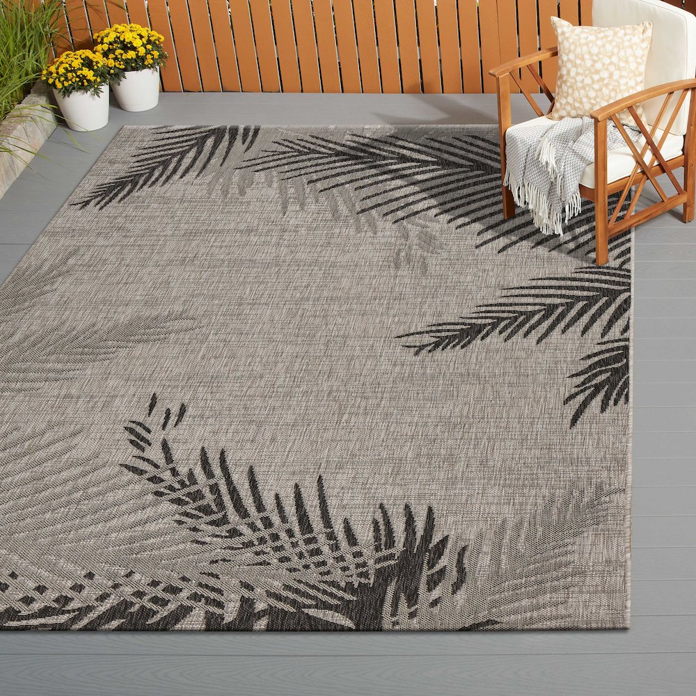 Captiva Durable Performance Area Rug Outdoor in Black/Beige, 7'9" x 9'5". Picture 8