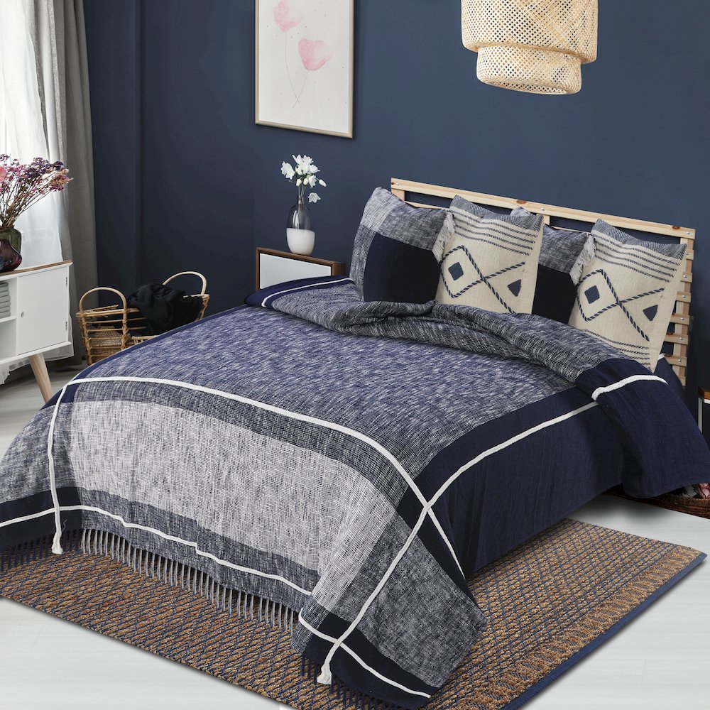 Coverlet Cotton in Blue/White 90" x 108". Picture 7