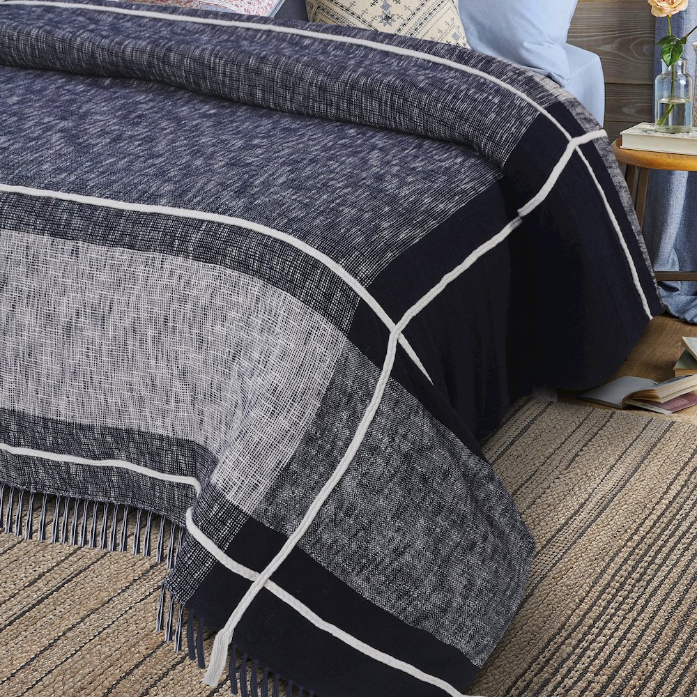 Coverlet Cotton in Blue/White 90" x 108". Picture 8