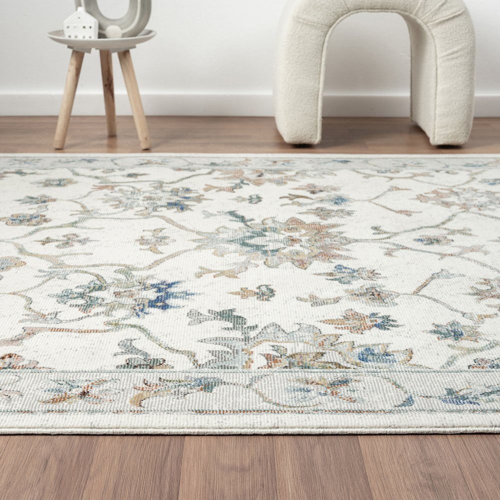 Gala Durable Performance Area Rug Indoor in Ivory/Multicolored, 4' x 6'. Picture 3