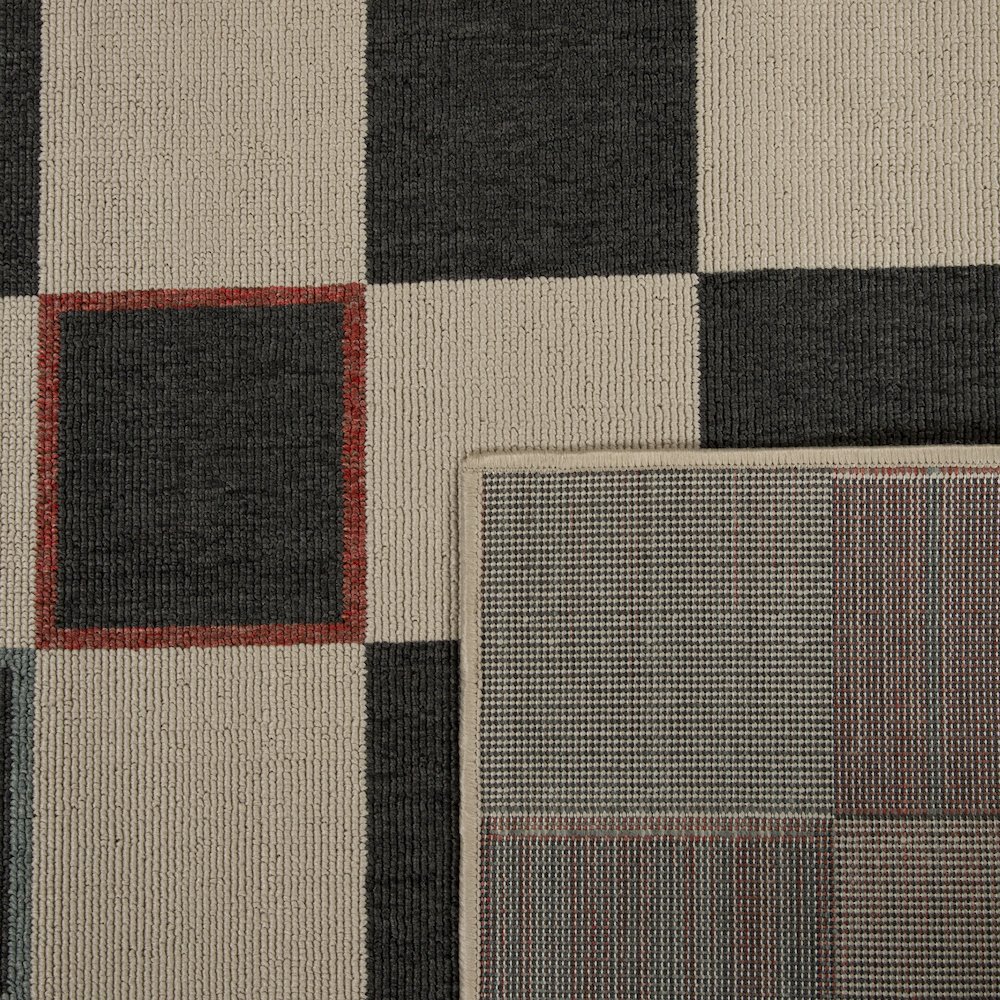 Mapa Durable Performance Area Rug Outdoor in Black/Ivory, 5' x 7'. Picture 5