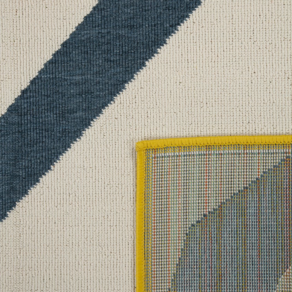 Mapa Durable Performance Area Rug Outdoor in White/Blue, 5' x 7'. Picture 5
