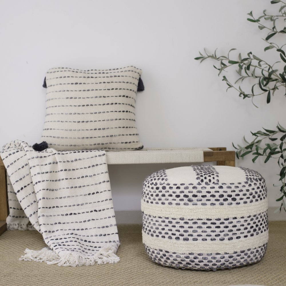 Dash Pillows Cotton Blend Poly Filled Pillow in White/Blue, 20" x 20". Picture 7