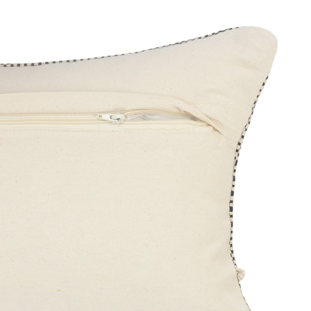 Diamond Over tufted Throw Pillow. Picture 3