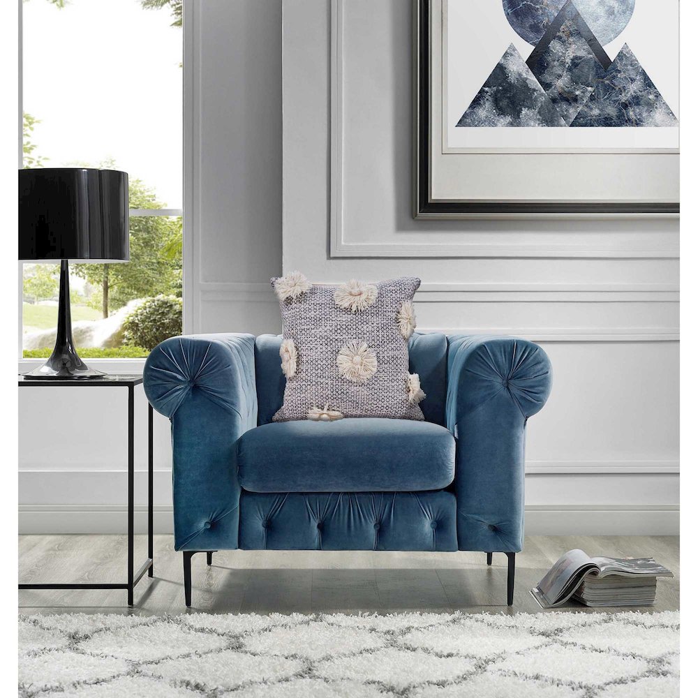 Gray Tassel Throw Pillow. Picture 2